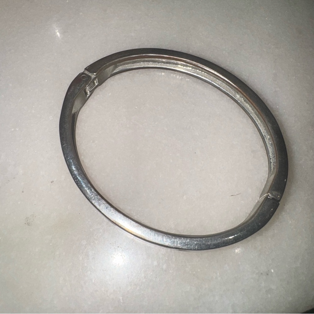 Screw motif bracelet